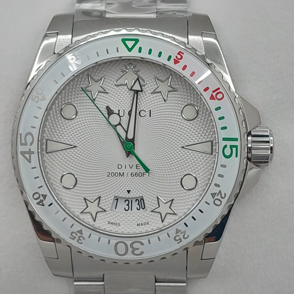 Gucci Dive Quartz Silver Dial Men's Watch YA136336.
